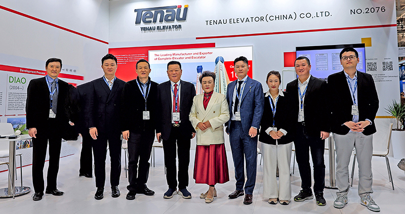 Srdečně blahopřejeme předsedovi TENAU ELEVATOR (CHINA) Co., Ltd. Kunfovi Bo, prezidentovi Aizhu Yangovi, řediteli zámořského marketingu Congcong Sun a dalším zástupcům oddělení k účasti na Elevator International Expo v Augsburgu, Německo